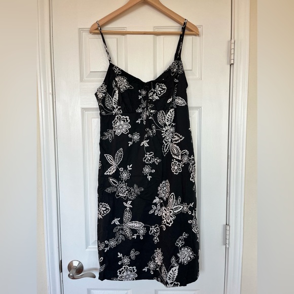 New York & Company Black Floral Midi Dress – Size 10 - Picture 2 of 4